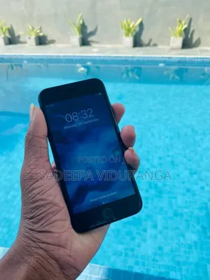 Photo - Apple iPhone 7 128 GB Black