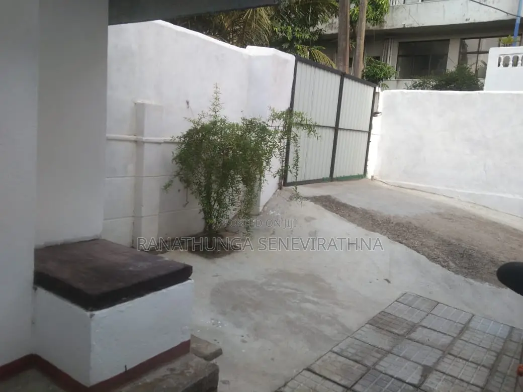 8bdrm House in Borella for sale