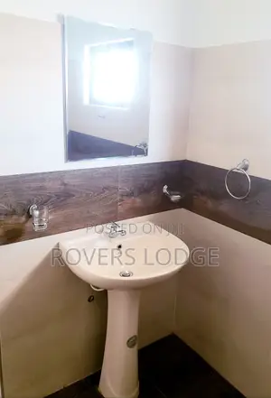 Furnished 4bdrm Room & Parlour in Rovers Lodge, Negombo for rent