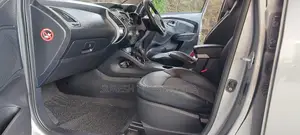 Photo - Hyundai Tucson GL FWD 2011 Gray