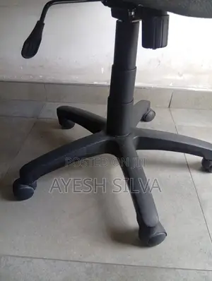 Photo - Rotating Office Chair