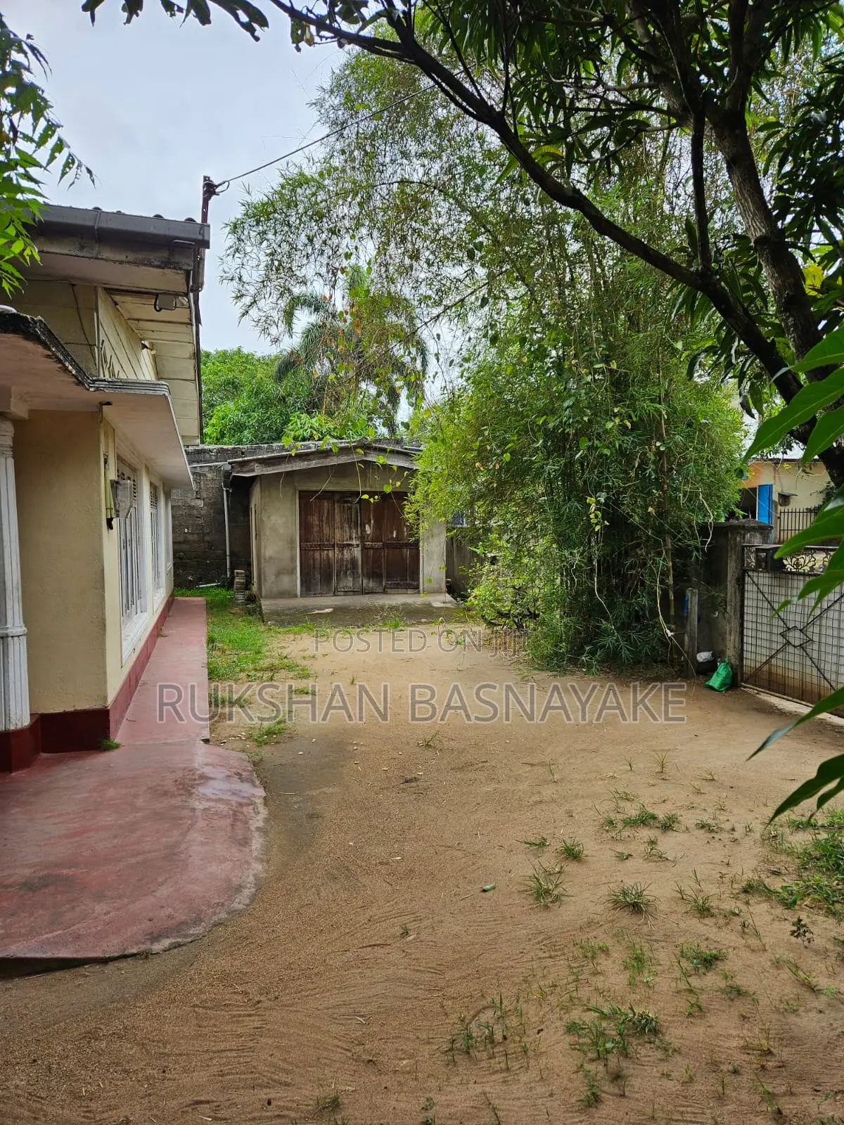 Commercial or Resedential 42.5 Perches Land With House