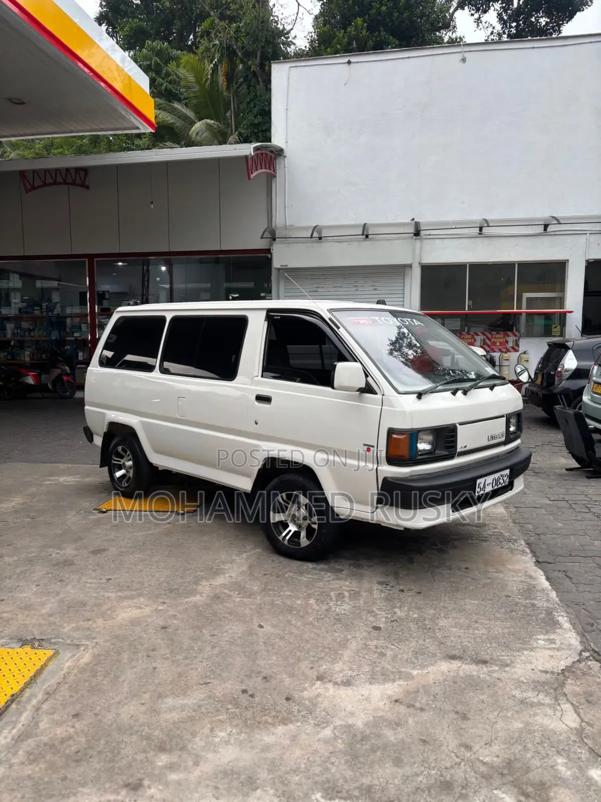 Toyota Lite-Ace 1990 White