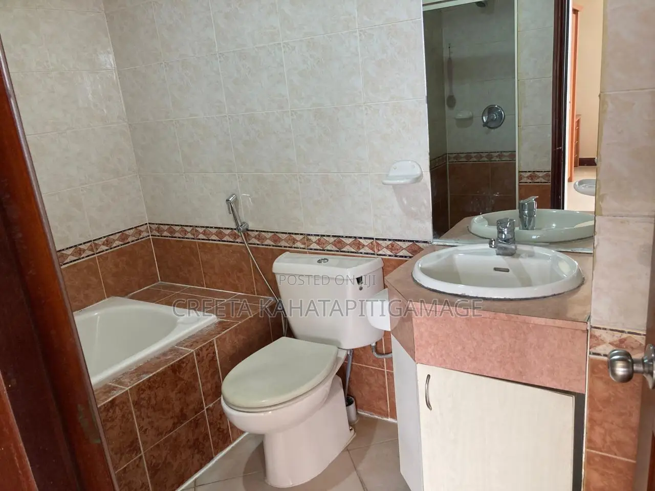 Furnished 3bdrm Apartment in Crescat Residencies, Colombo City for sale