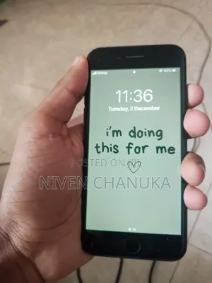 Photo - Apple iPhone 7 128 GB Black