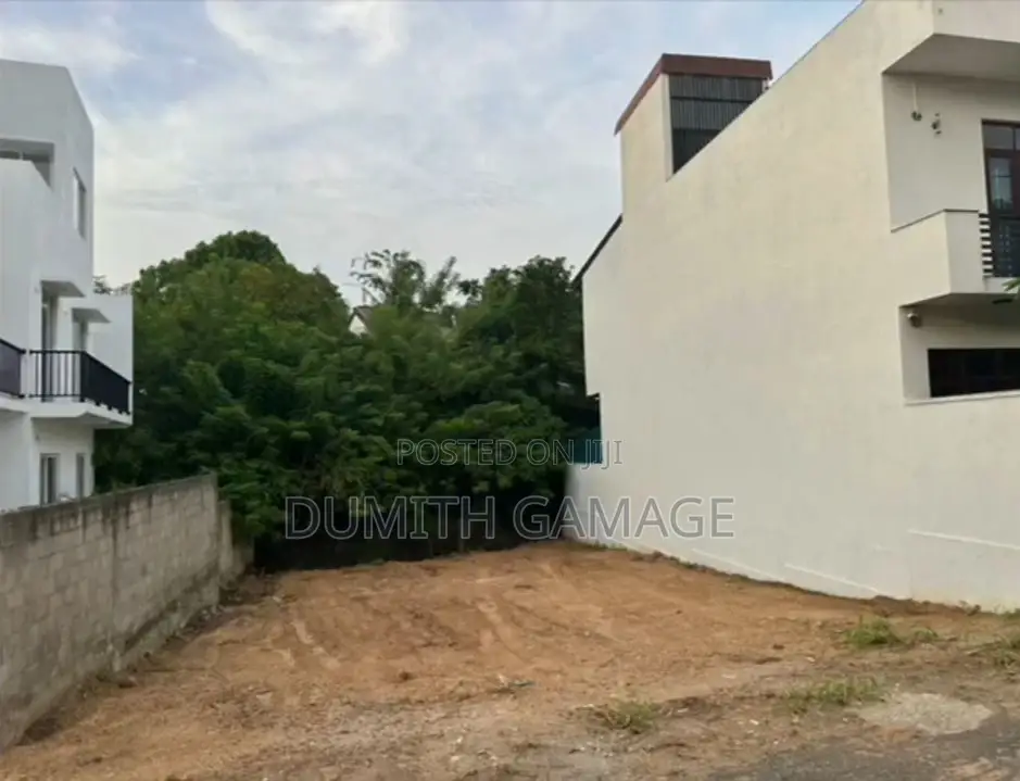 8.2 Perch Slanted Land in Oruwala, Athurugiriya(Free From Flood Risks)