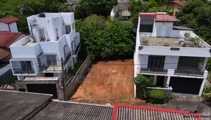 8.2 Perch Slanted Land in Oruwala, Athurugiriya(Free From Flood Risks)