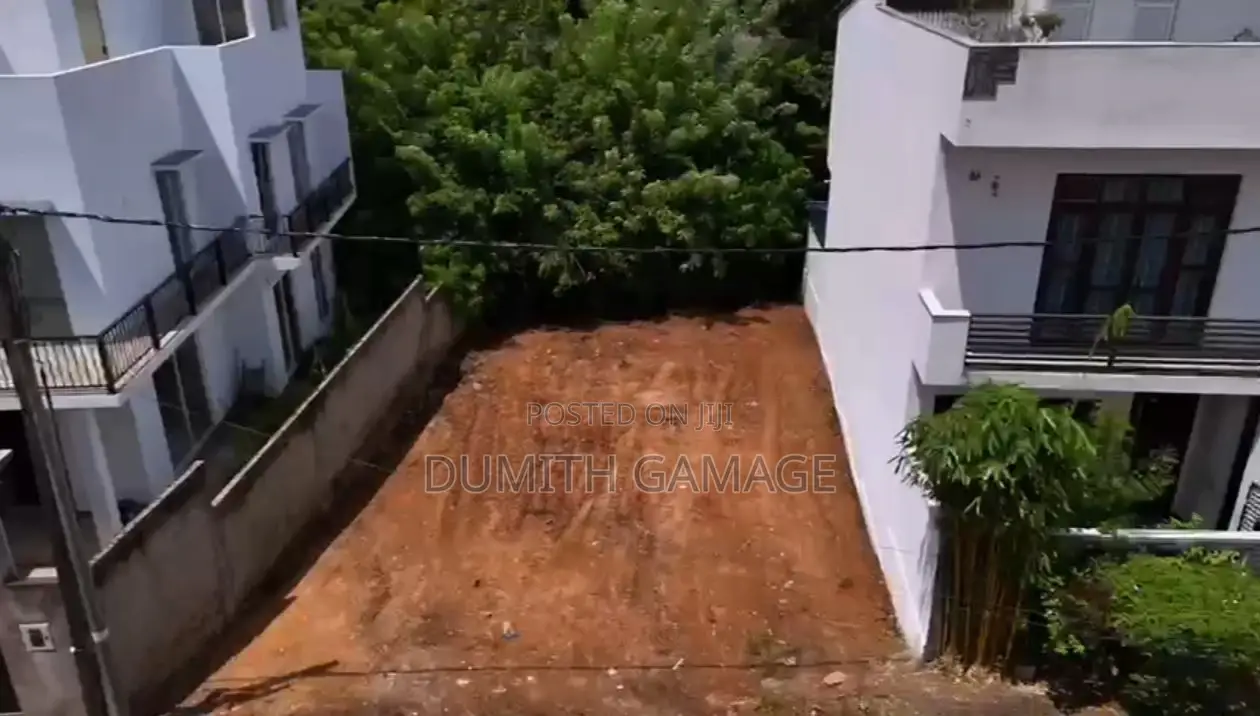 8.2 Perch Slanted Land in Oruwala, Athurugiriya(Free From Flood Risks)