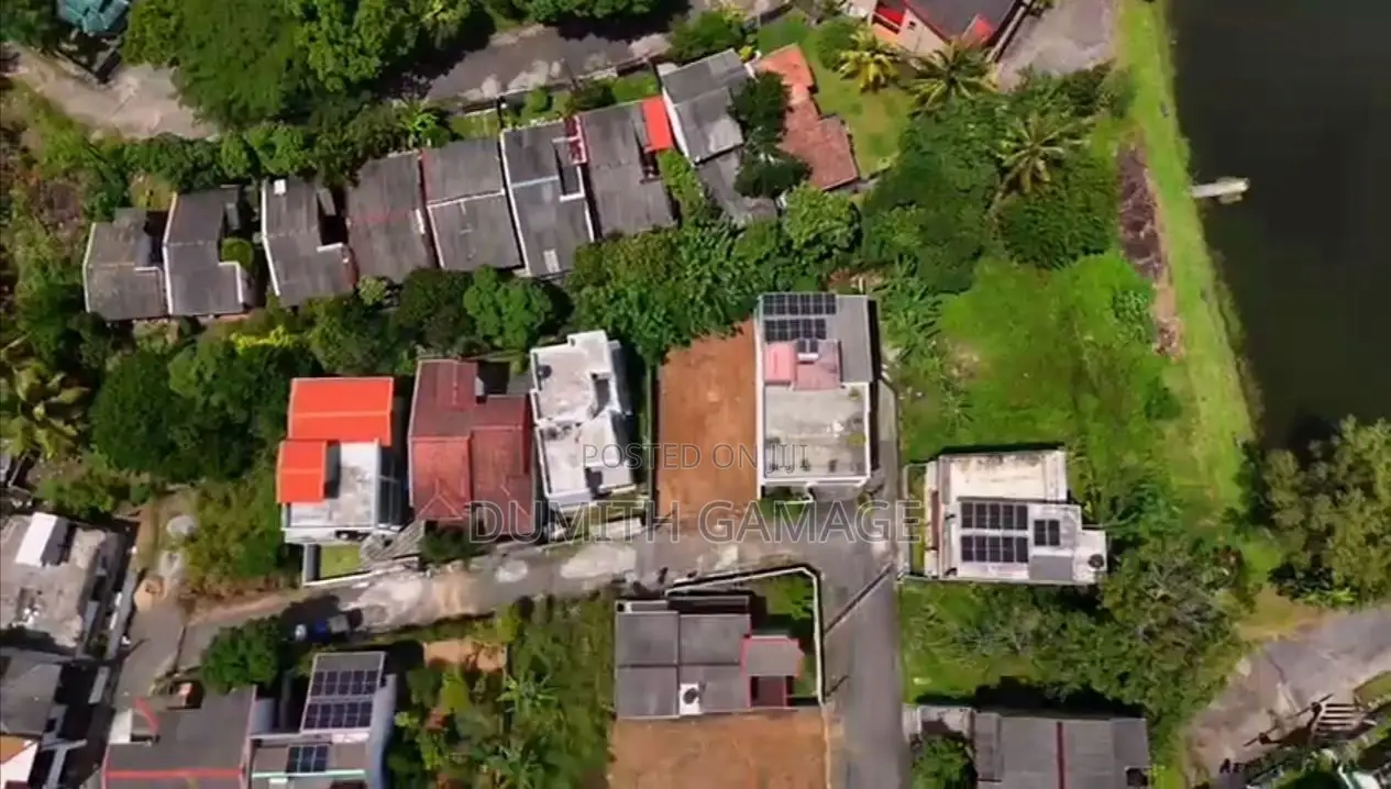 8.2 Perch Slanted Land in Oruwala, Athurugiriya(Free From Flood Risks)