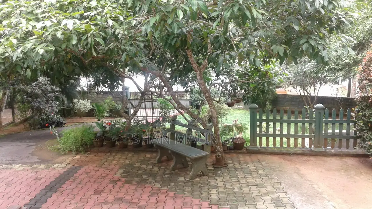 7bdrm House in Mawanella for sale