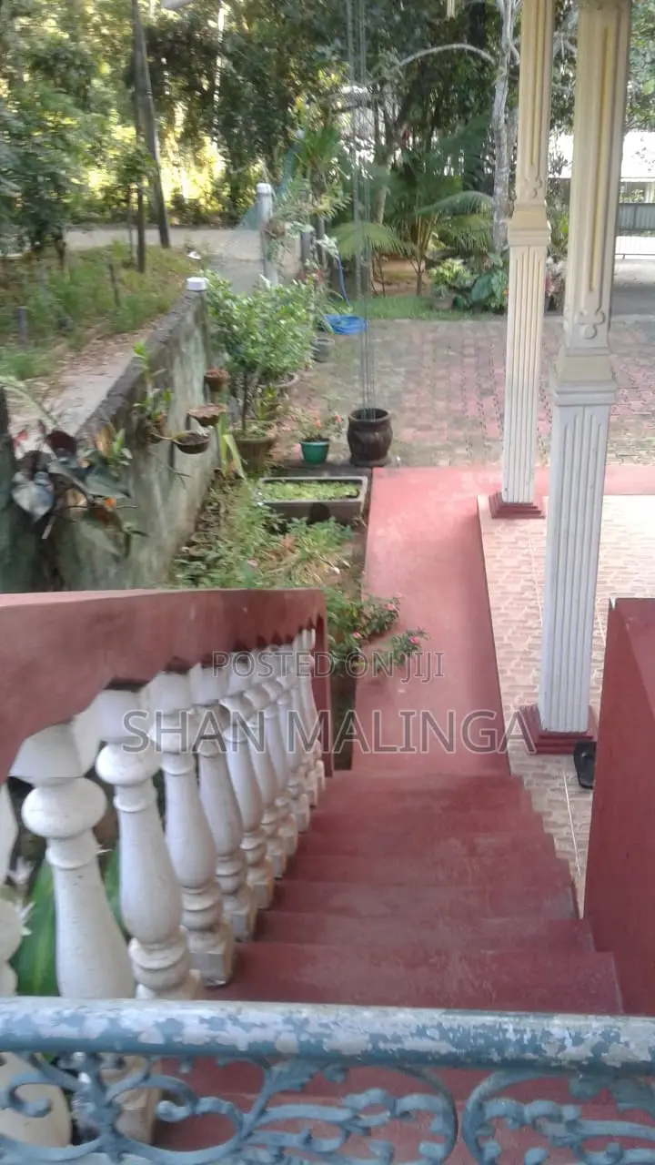 7bdrm House in Mawanella for sale