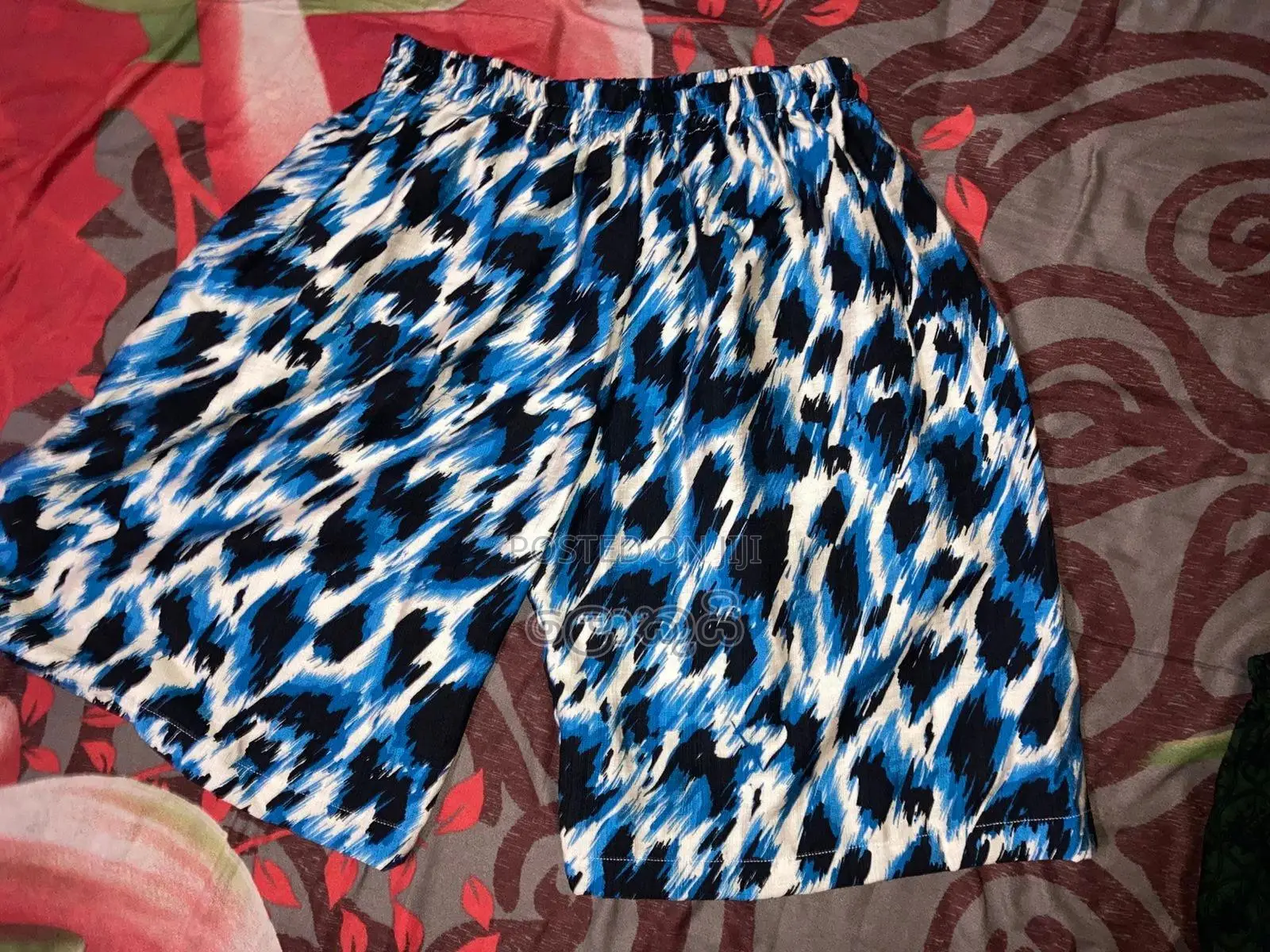 Short කිවුලට්