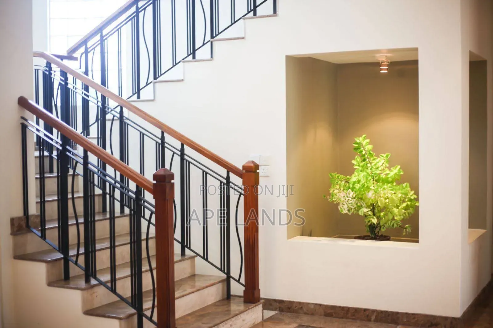 5bdrm House in Nawala for sale