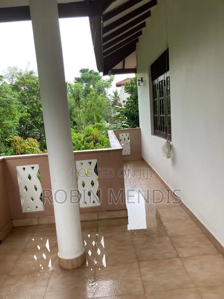 8bdrm House in Andiambalama, Minuwangoda for sale