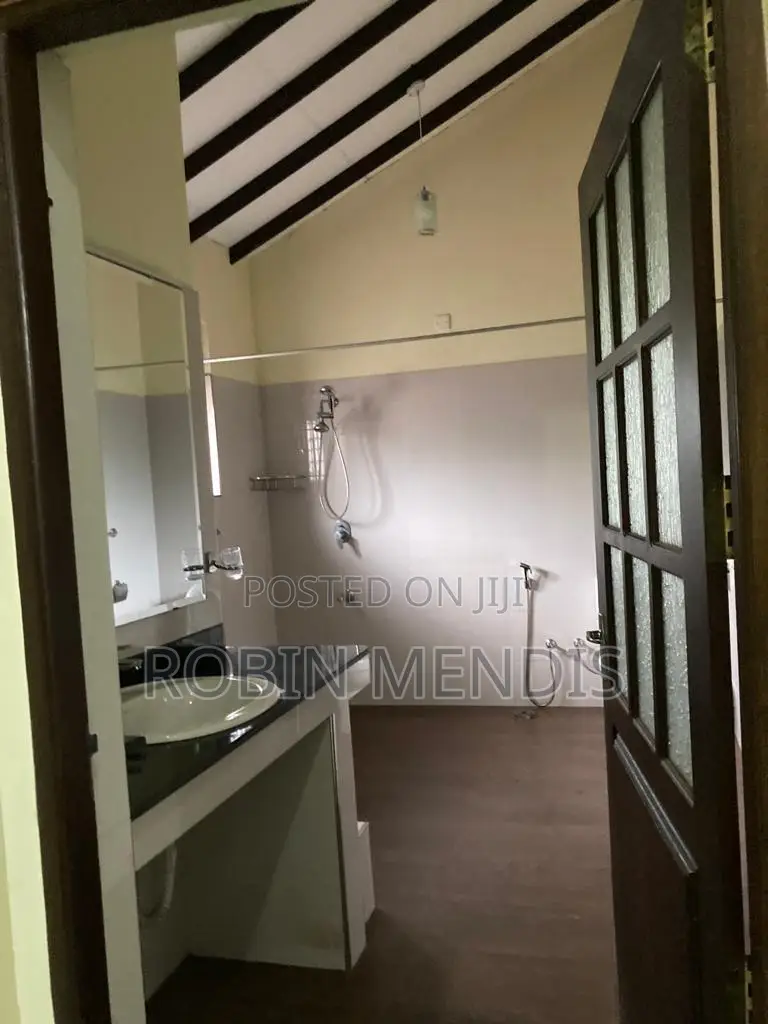 8bdrm House in Andiambalama, Minuwangoda for sale