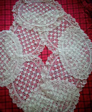 Royal Ivory Oval Handcrafted Lace Table Mat