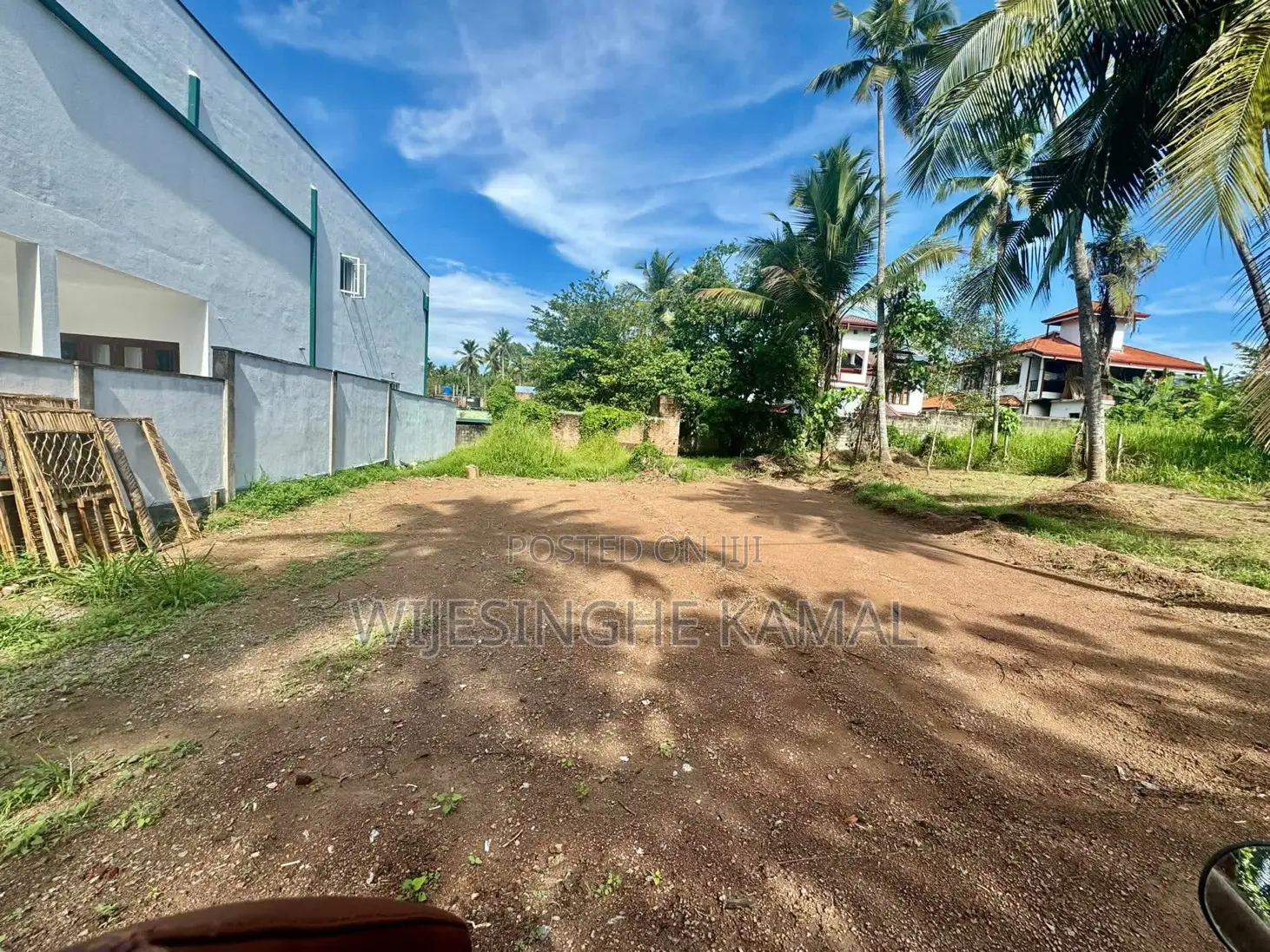 Praches 15 Land/Diualpitiya Negambo Main Road 3sec