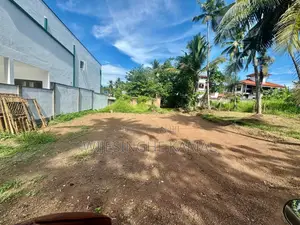 Praches 15 Land/Diualpitiya Negambo Main Road 3sec