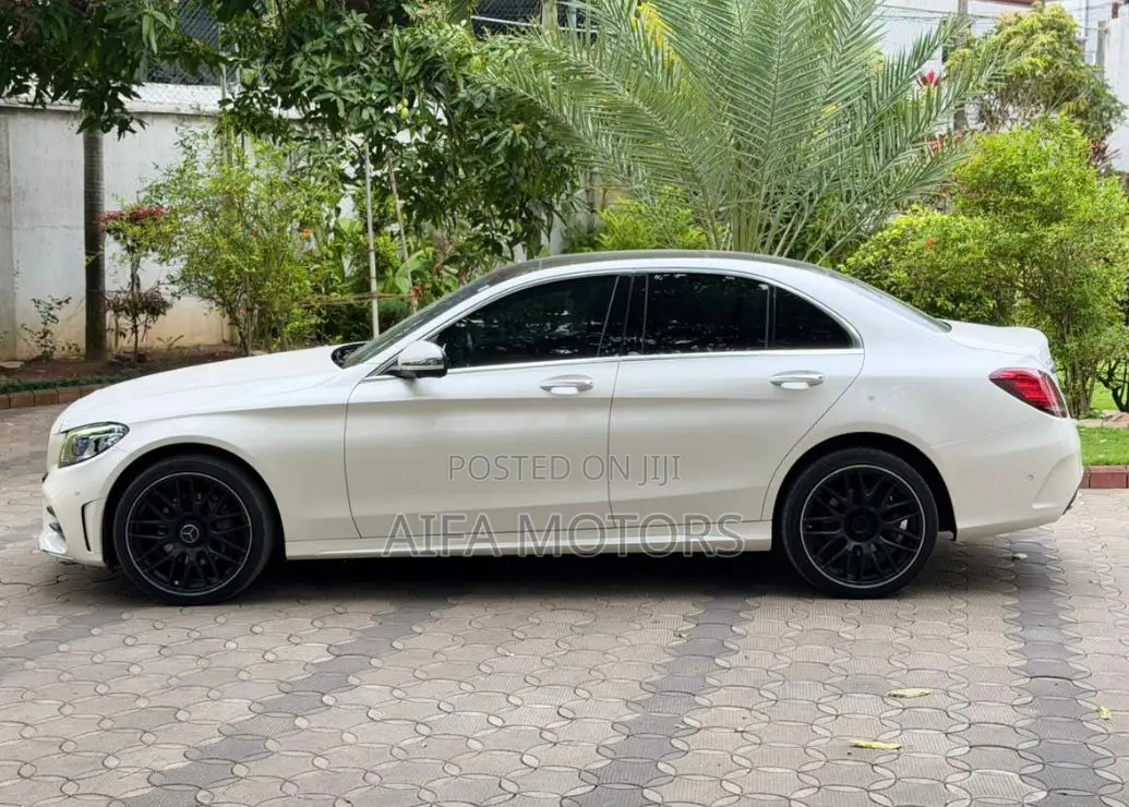 Mercedes-Benz C200 2019 White