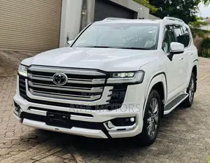 New Toyota Land Cruiser LC300 2024 White