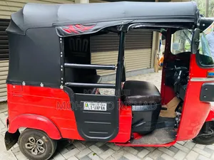 Bajaj Avenger 2020 Red