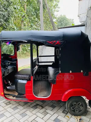 Bajaj Avenger 2020 Red