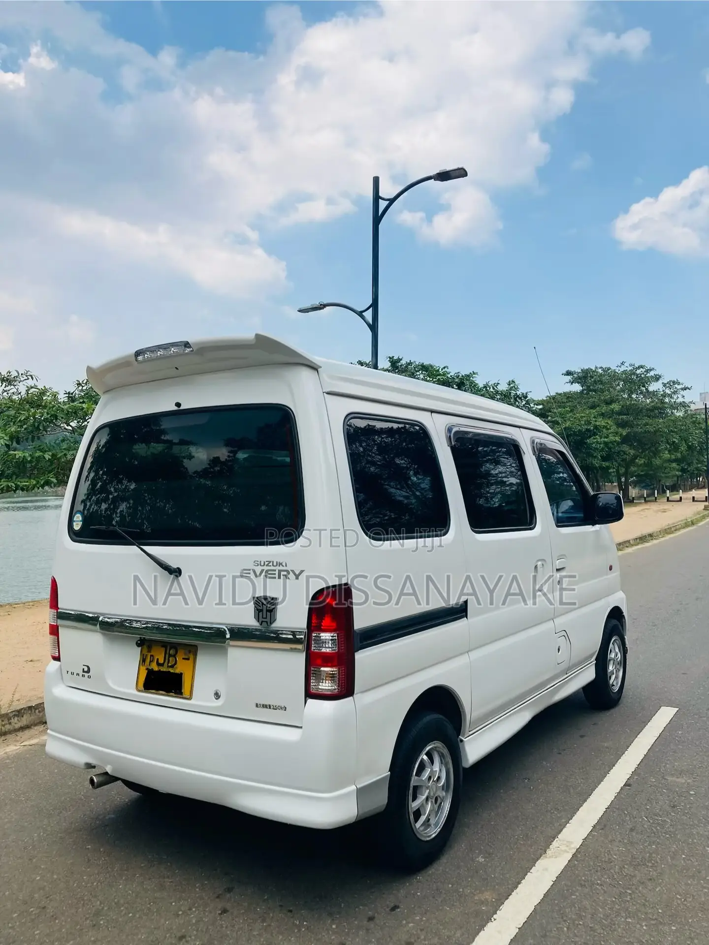 Suzuki Every Wagon 1999 White