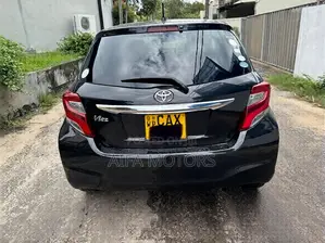 Toyota Vitz 1.0 FWD 5dr 2016 Black