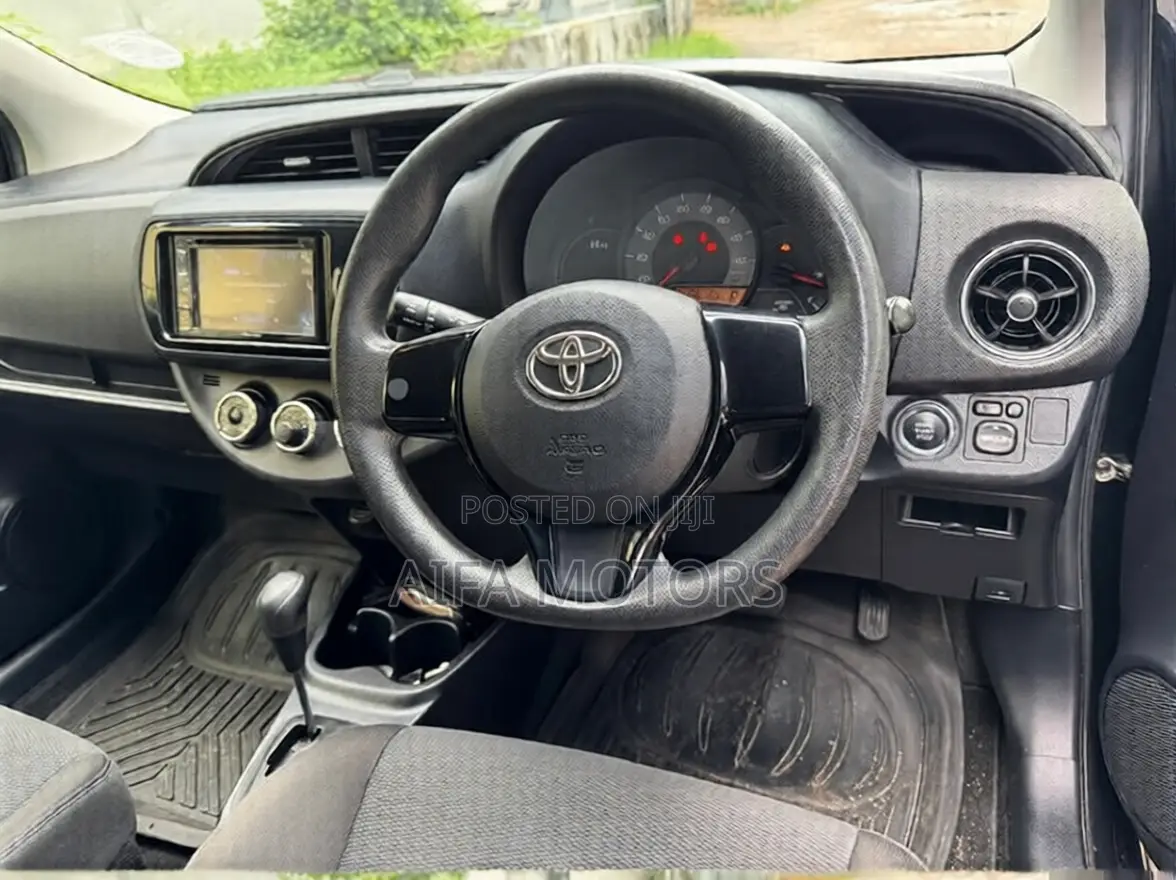 Toyota Vitz 1.0 FWD 5dr 2016 Black