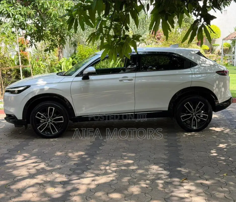 Honda Vezel 2024 White