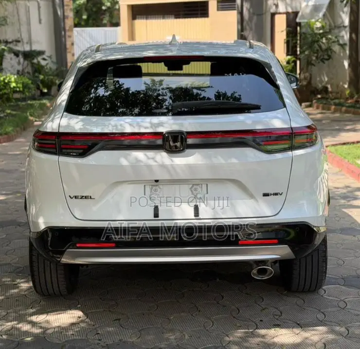 Honda Vezel 2024 White