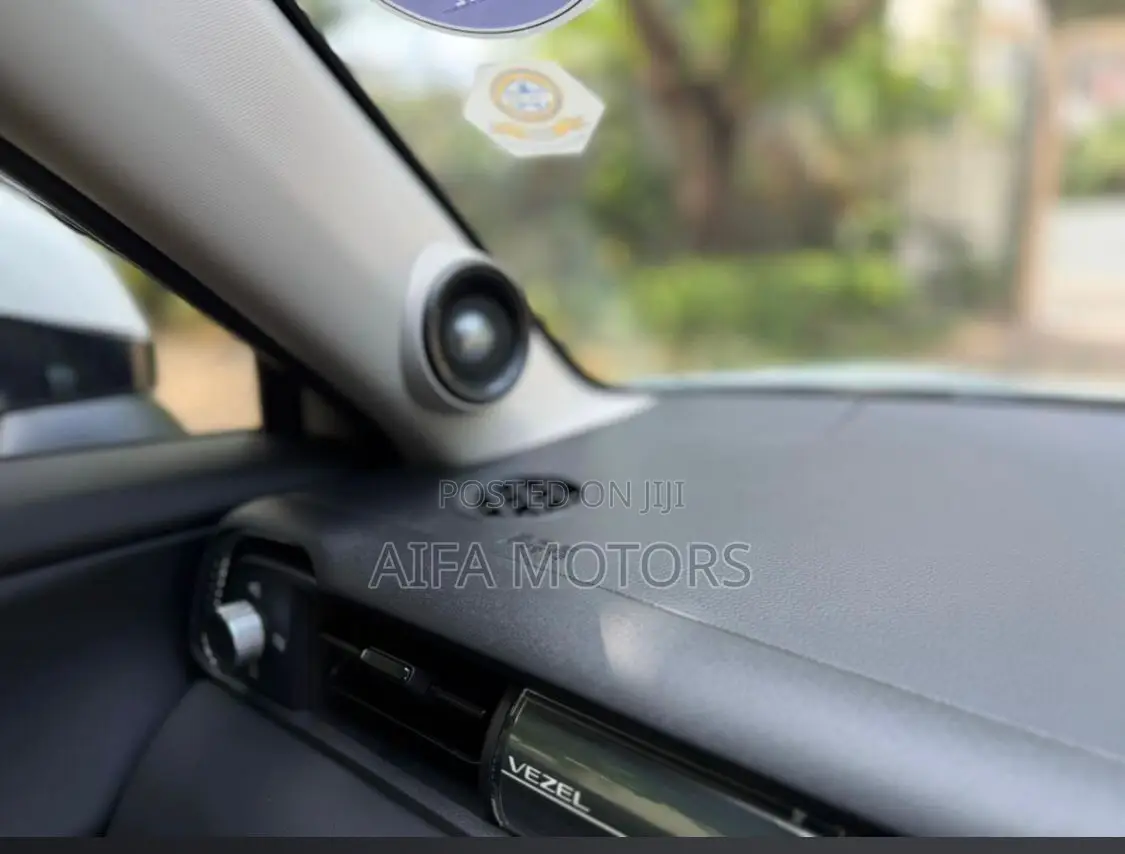 Honda Vezel 2024 White