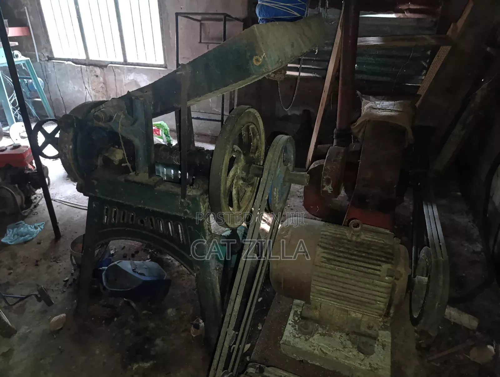 මිරිස් කෙටීමේ යන්ත්‍ර. (Grinding Mills)