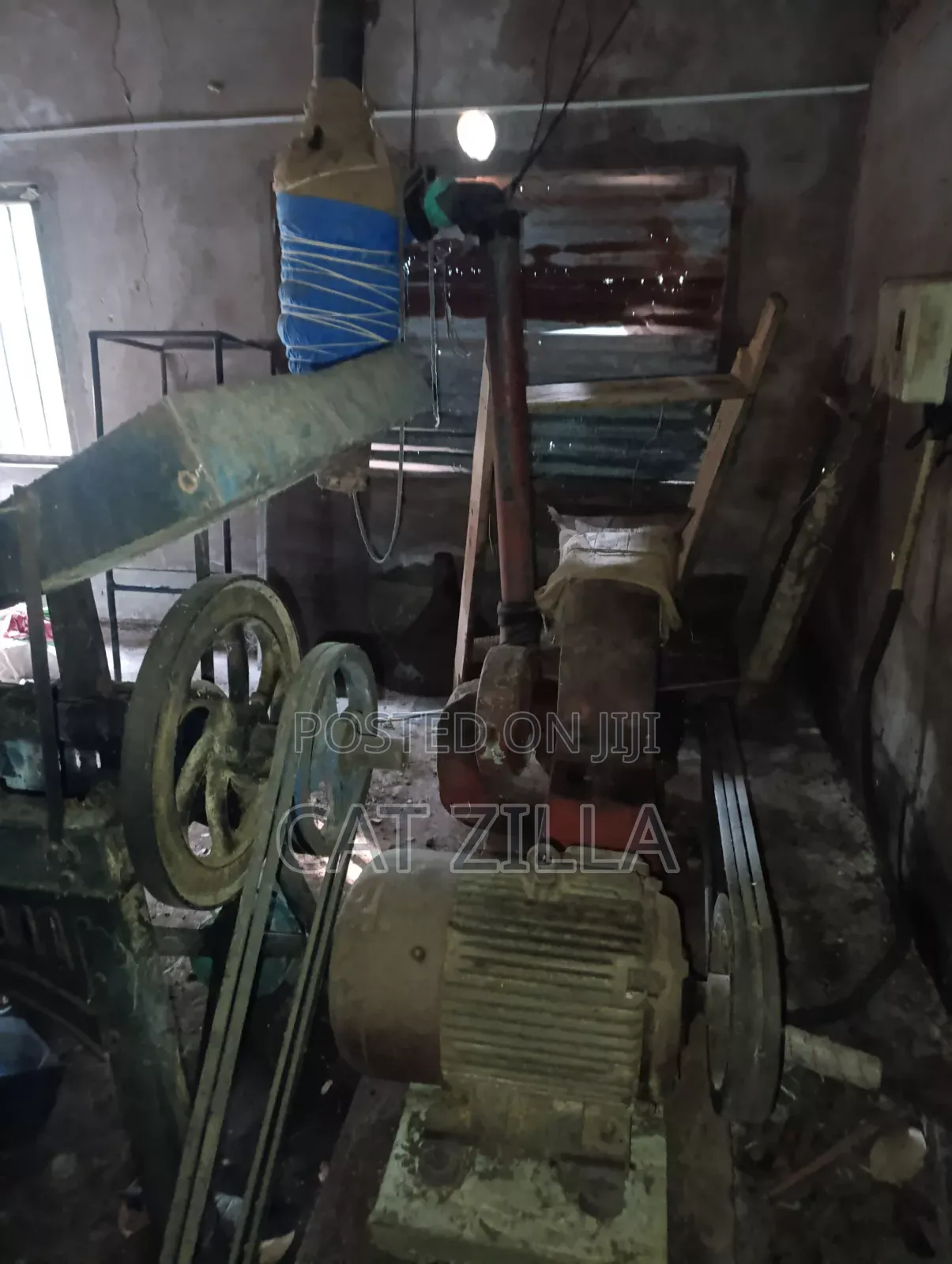 මිරිස් කෙටීමේ යන්ත්‍ර. (Grinding Mills)