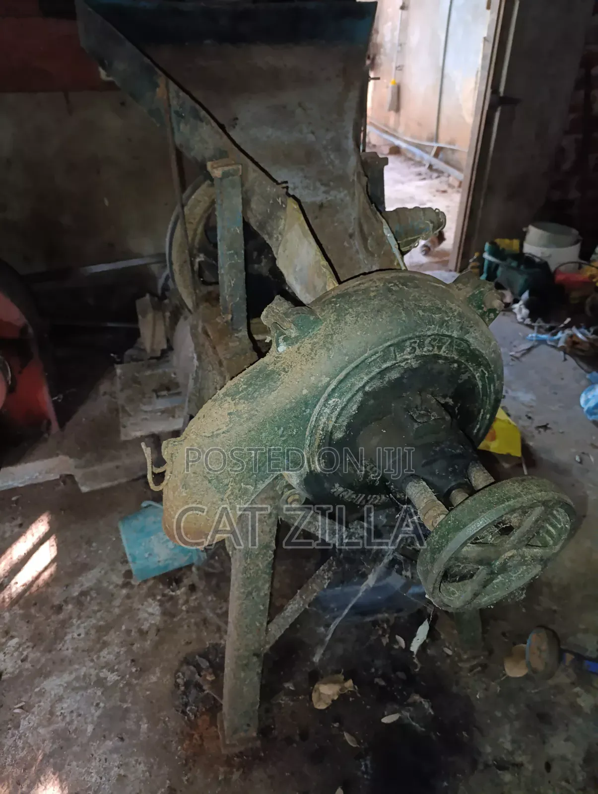 මිරිස් කෙටීමේ යන්ත්‍ර. (Grinding Mills)