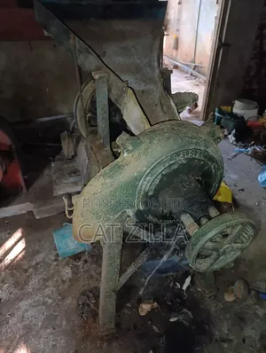මිරිස් කෙටීමේ යන්ත්‍ර. (Grinding Mills)