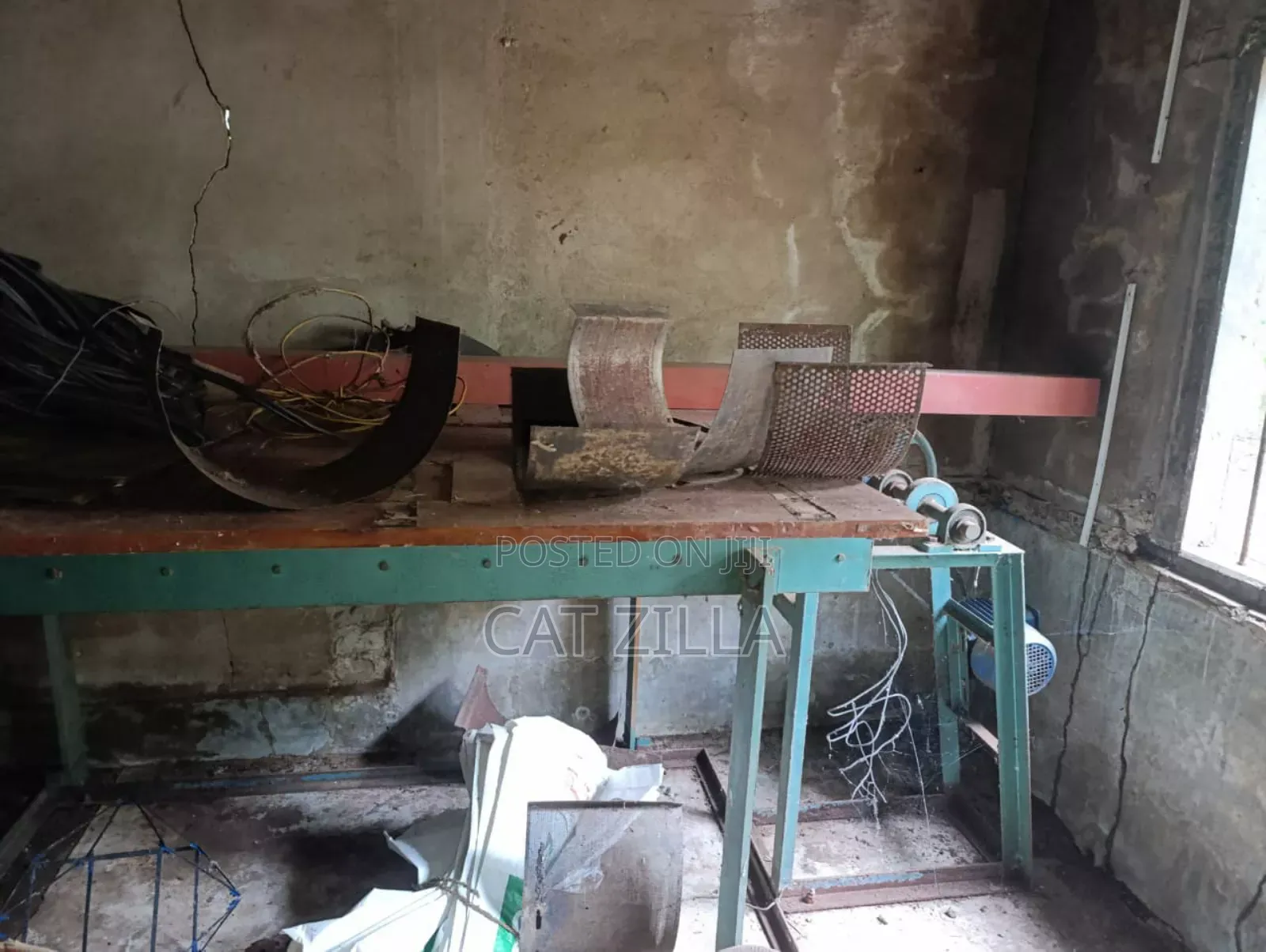 මිරිස් කෙටීමේ යන්ත්‍ර. (Grinding Mills)