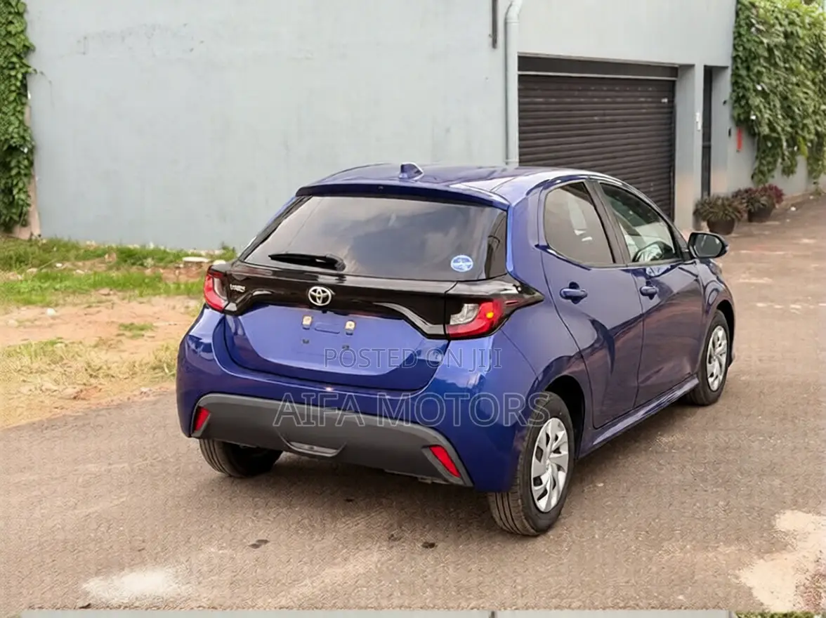 Toyota Yaris 2022 Blue