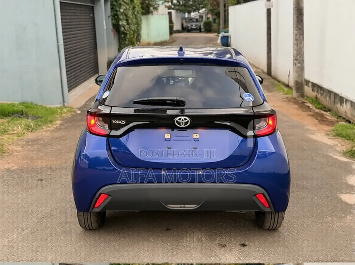 Toyota Yaris 2022 Blue