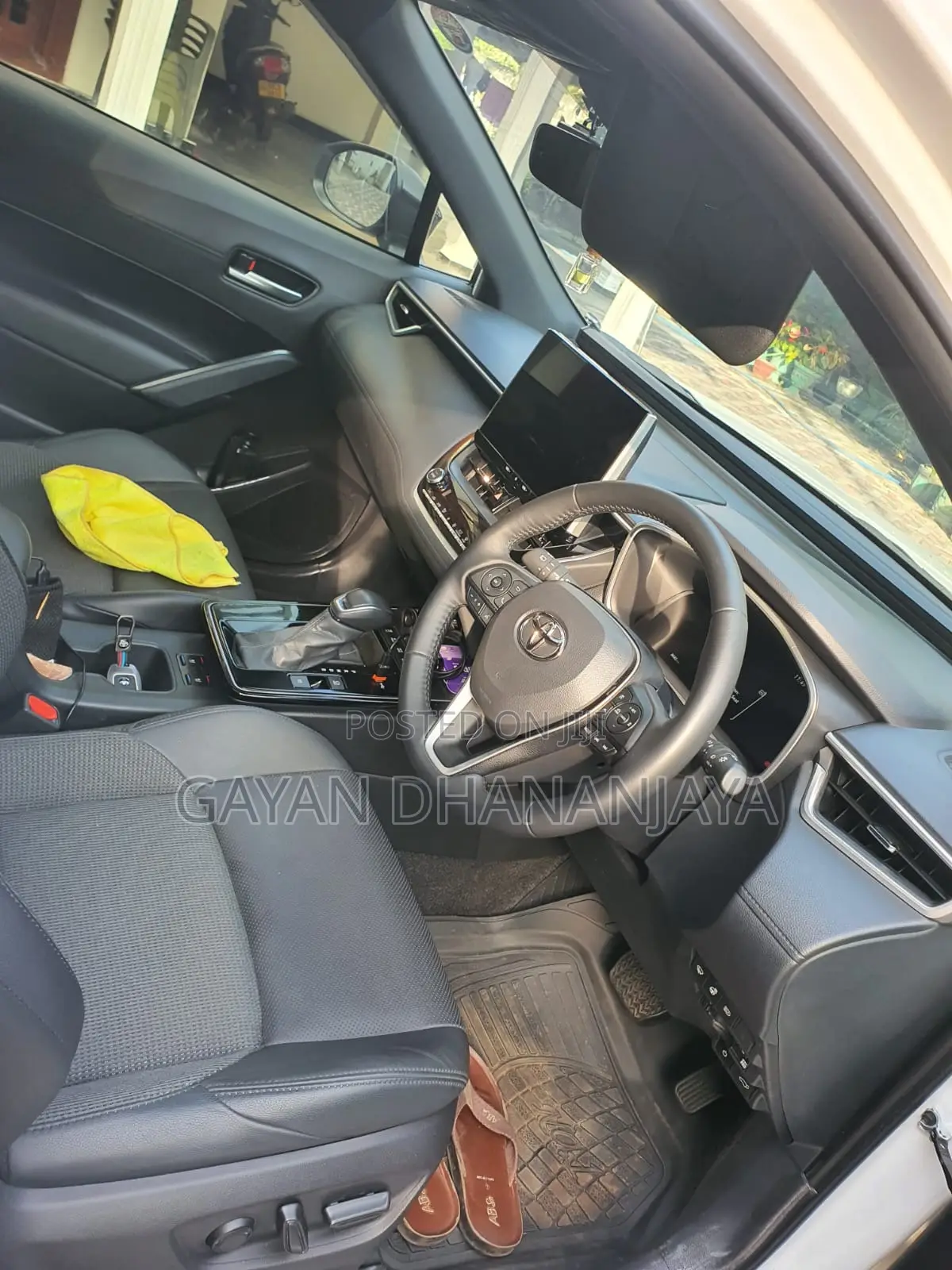 Toyota Corolla Cross Hybrid 2025 White