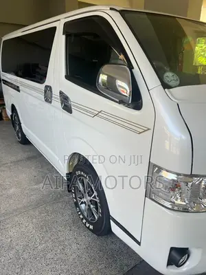 Toyota HiAce 2018 White