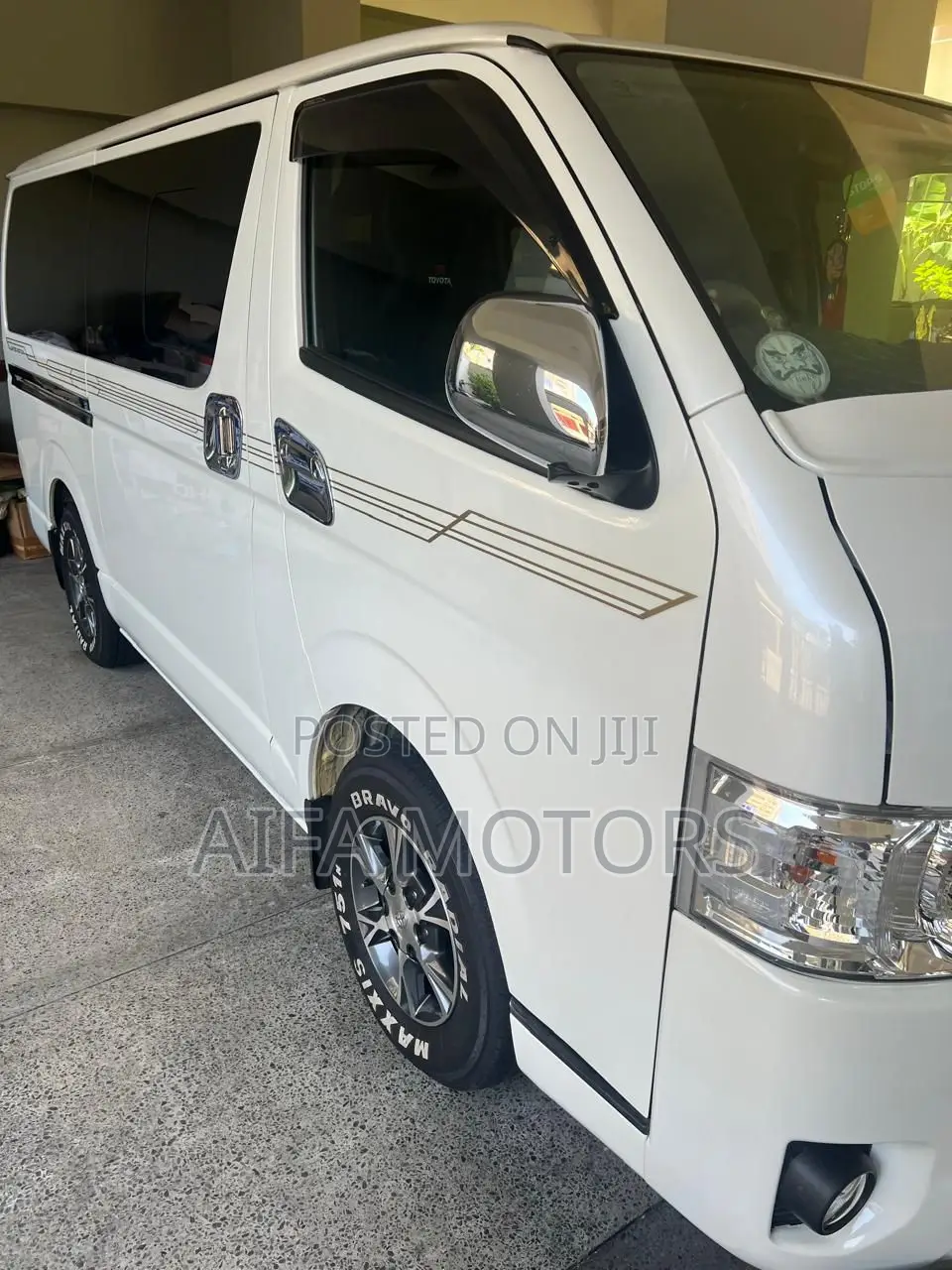 Toyota HiAce 2018 White