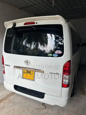 Toyota HiAce 2018 White