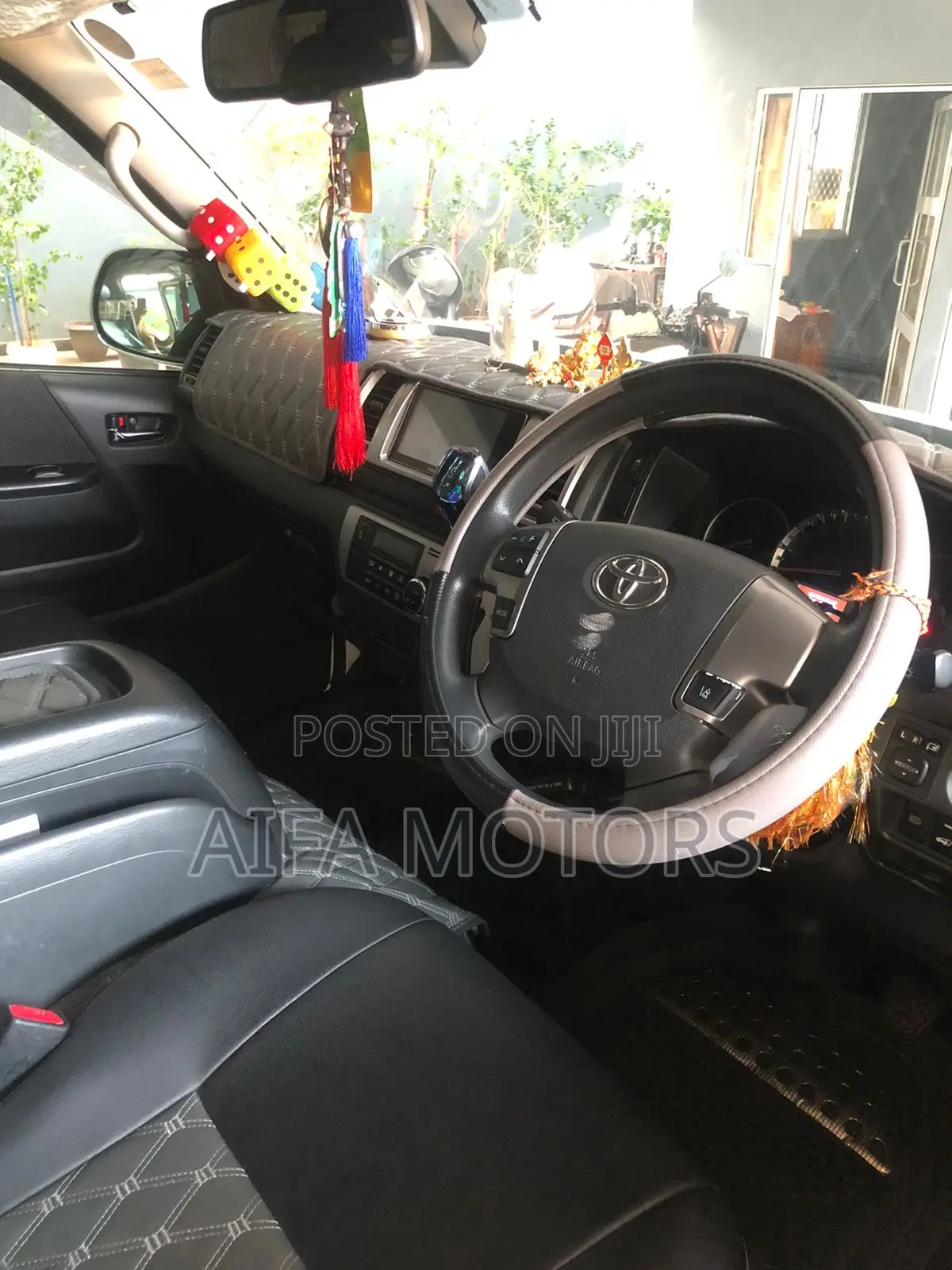 Toyota HiAce 2018 White