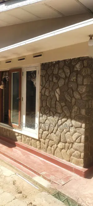 5bdrm House in Aniwatte, Kandy City for sale