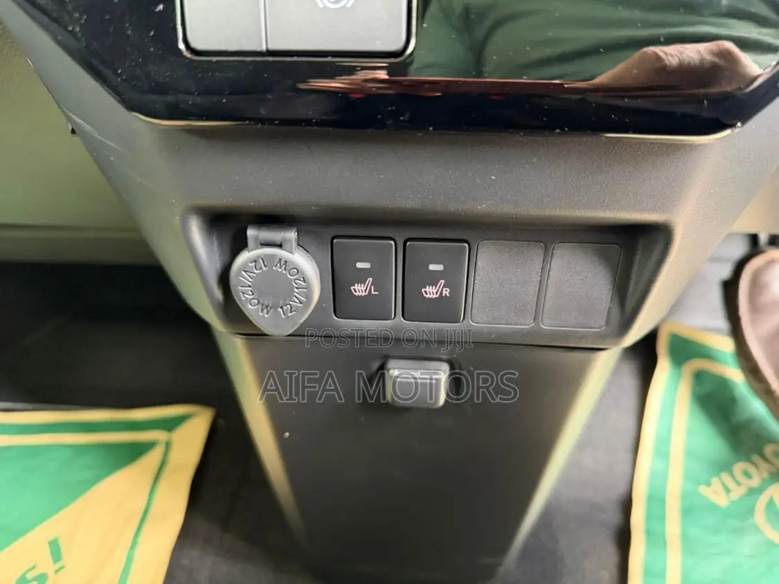 New Toyota Roomy 2025 White