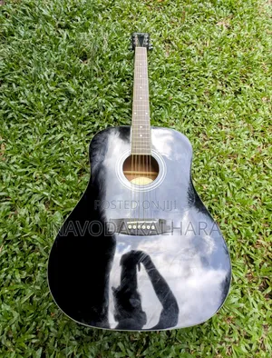 Suzuki Acoustic Cutaway Guitar With Cover