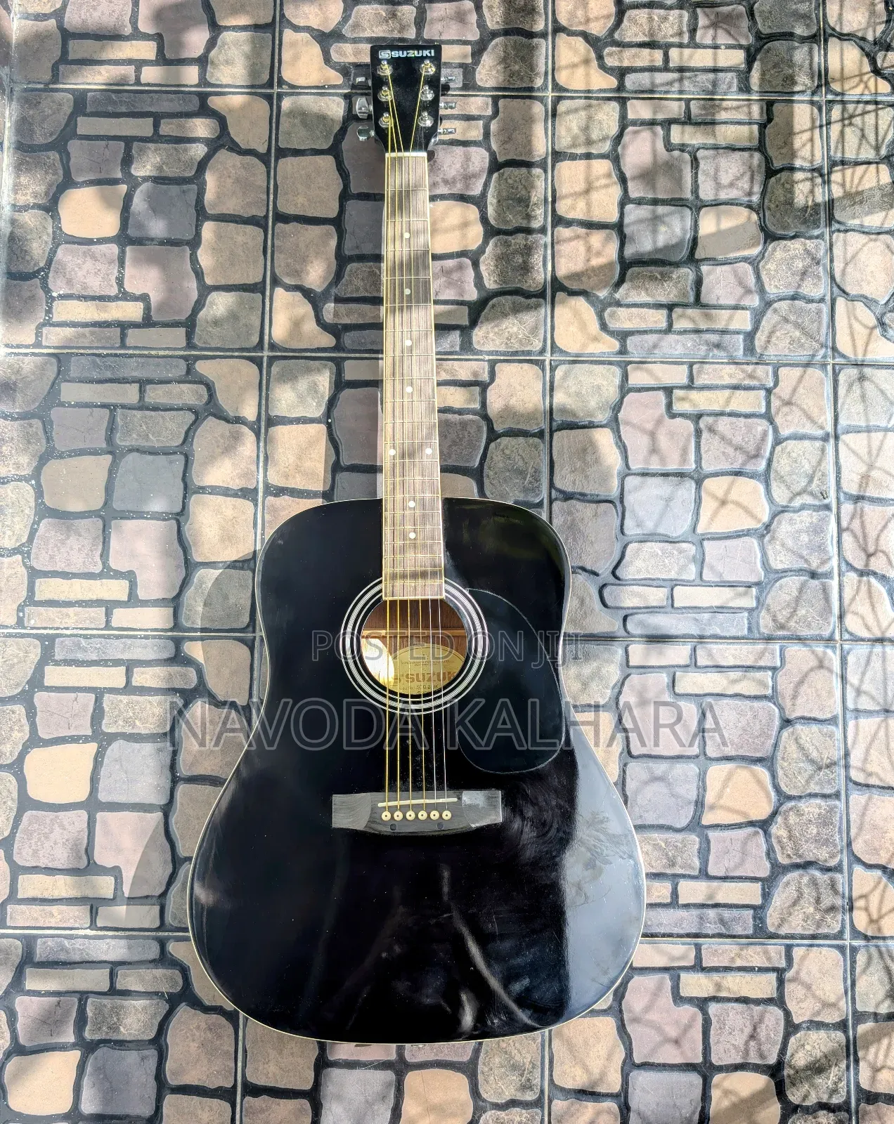 Suzuki Acoustic Cutaway Guitar With Cover