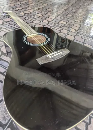 Suzuki Acoustic Cutaway Guitar With Cover
