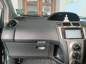 Toyota Vitz 2008 Silver